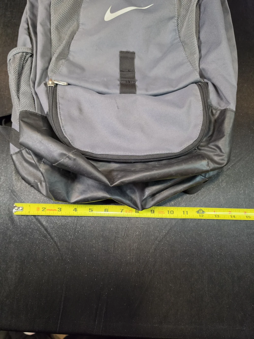 Nike Backpack Gray Black AthletNike Gray Men's Backpack - Durable Everyday Carry